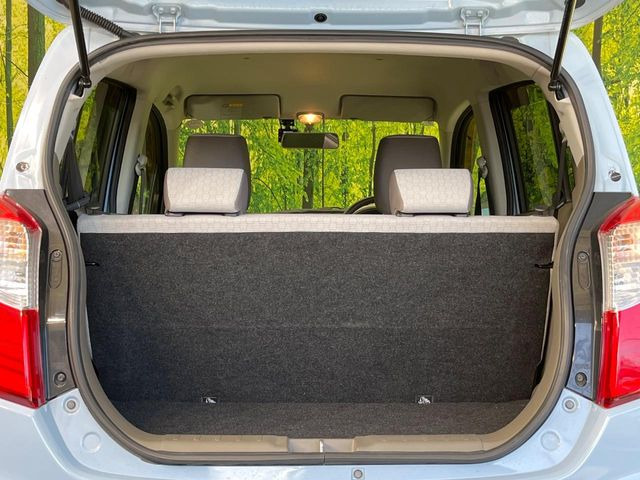 ���i�̂���������ʋ΁A���}���ɏ\���ȉ׎��X�y�[�X���m�ۂ��Ă���܂��B�Z�J���h�V�[�g��|���ƁA�傫�ȉו��̐ύڂ��\�ł���