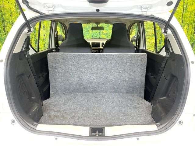 ���i�̂���������ʋ΁A���}���ɏ\���ȉ׎��X�y�[�X���m�ۂ��Ă���܂��B�Z�J���h�V�[�g��|���ƁA�傫�ȉו��̐ύڂ��\�ł���