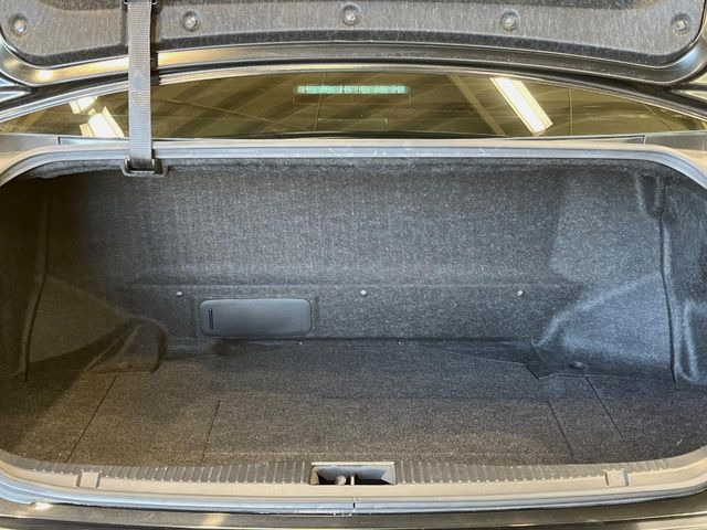 ���i�̂���������ʋ΁A���}���ɏ\���ȉ׎��X�y�[�X���m�ۂ��Ă���܂��B