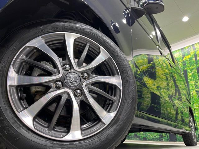 �y����14�C���`�A���~�z�C�[���z�O�ςɃ}�b�`���������A���~�z�C�[���𑕒����Ă���܂��B�e��ЊO�A���~�z�C�[����A�X�^�b�h���X�^�C�����戵�����Ă���܂��B���񂲑��k����������