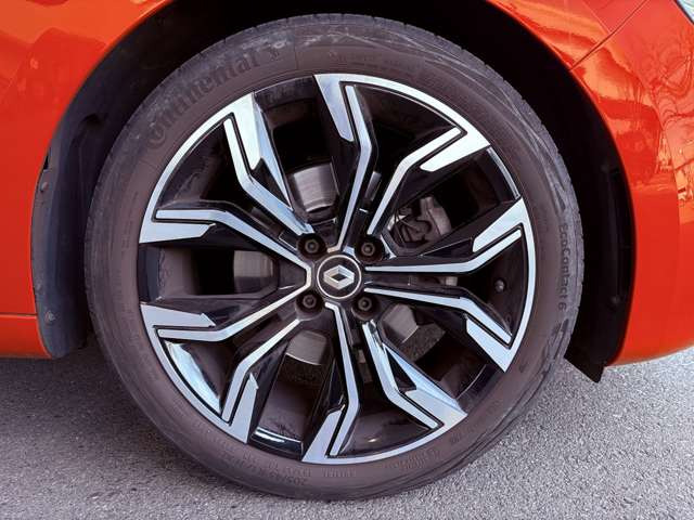 �{�f�B���傫���d����ʃN���X�̃��f���ɓ��ڂ����G���W���ɕC�G���鐫�\�𔭊����A