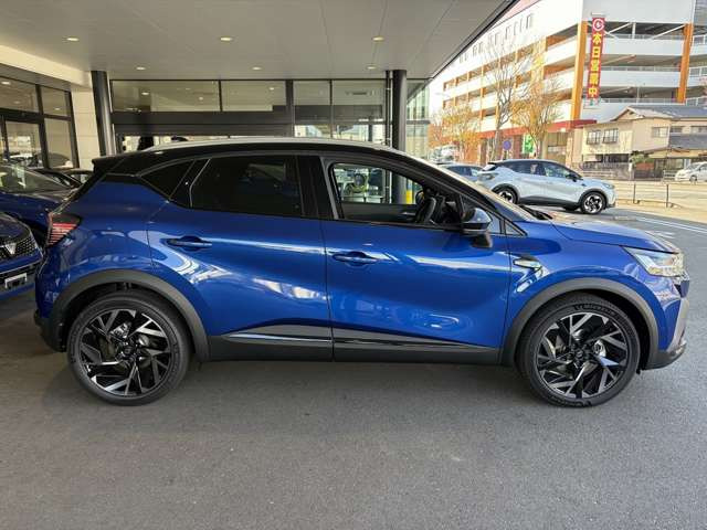 �܂�Ń��U���W������g�͗l���L����悤�Ȏ��o���ʂ𐶂ݏo���Ă���B