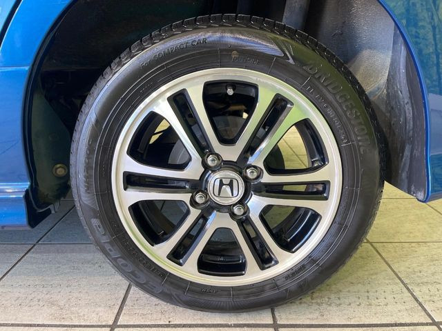 �y�����A���~�z�C�[���z�O�ςɃ}�b�`���������A���~�z�C�[���𑕒����Ă���܂��B�e��ЊO�A���~�z�C�[����A�X�^�b�h���X�^�C�����戵�����Ă���܂��B���񂲑��k����������