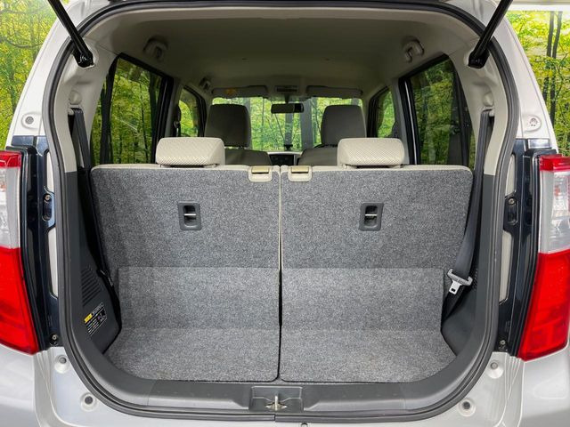 ���i�̂���������ʋ΁A���}���ɏ\���ȉ׎��X�y�[�X���m�ۂ��Ă���܂��B�Z�J���h�V�[�g��|���ƁA�傫�ȉו��̐ύڂ��\�ł���