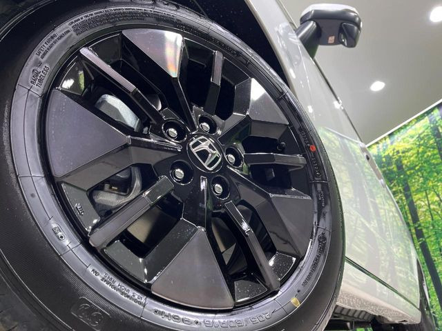 �y����16�C���`�A���~�z�C�[���z�O�ςɃ}�b�`���������A���~�z�C�[���𑕒����Ă���܂��B�e��ЊO�A���~�z�C�[����A�X�^�b�h���X�^�C�����戵�����Ă���܂��B���񂲑��k����������