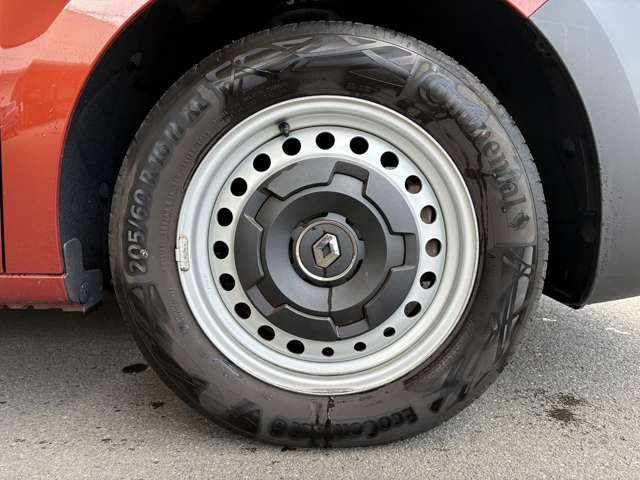 1.3L ����4�C��16�o���u�����K�\�����^�[�{�G���W���B�g�����X�~�b�V�����͍������ȓd�q����7��AT(7EDC)��g�ݍ��킹��B