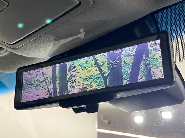 【デジタルインナーミラー】後席の大きな荷物や同乗者で後方が確認しづらい時でも安心!カメラが撮影した車両後方の映像をルームミラー内に表示。クリアな視界で状況の確認が可能です!