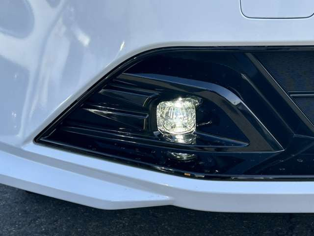 ノートオーラ1.2 G FOUR レザーエディション 4WD