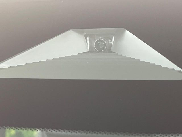 �y�z���_�Z���V���O�z���s���ɑO���̎ԗ�����F�����A�Փ˂������Ȏ��͌x��ƃu���[�L�ŏՓˉ���Ɣ�Q�y�����A�V�X�g�B�����S�Ƀh���C�u�����y���݂��������܂��B