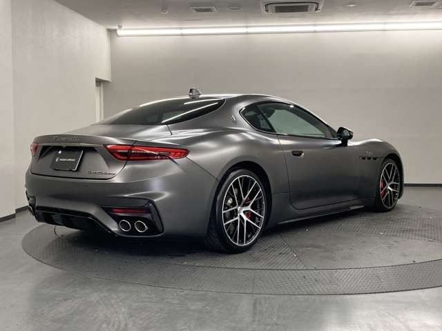 グラントゥーリズモ3.0 トロフェオ 4WD