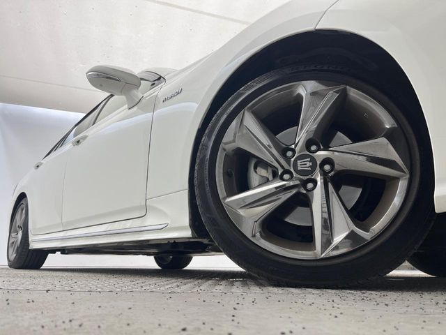 �y����18�C���`�A���~�z�C�[���z�O�ςɃ}�b�`���������A���~�z�C�[���𑕒����Ă���܂��B�e��ЊO�A���~�z�C�[����A�X�^�b�h���X�^�C�����戵�����Ă���܂��B���񂲑��k����������