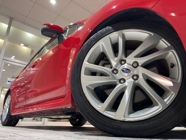 �y����18�C���`�A���~�z�C�[���z�O�ςɃ}�b�`���������A���~�z�C�[���𑕒����Ă���܂��B�e��ЊO�A���~�z�C�[����A�X�^�b�h���X�^�C�����戵�����Ă���܂��B���񂲑��k����������