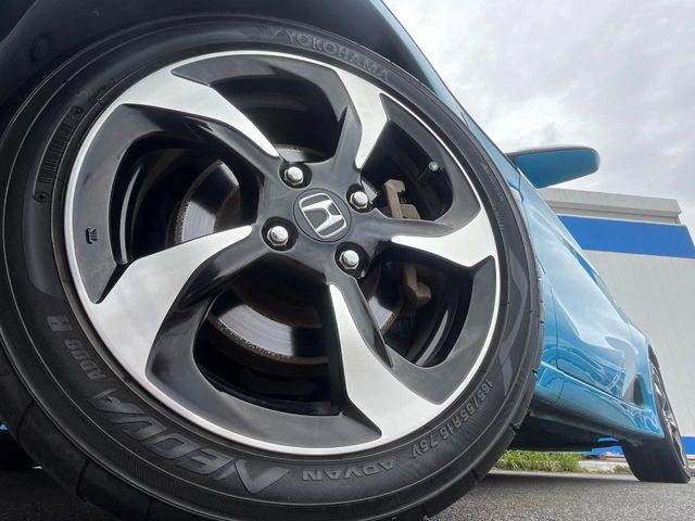 �y�����A���~�z�C�[���z�O�ςɃ}�b�`���������A���~�z�C�[���𑕒����Ă���܂��B�e��ЊO�A���~�z�C�[����A�X�^�b�h���X�^�C�����戵�����Ă���܂��B���񂲑��k����������