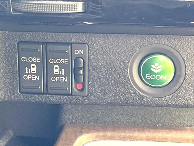 �y�����p���[�X���C�h�h�A�z�X�}�[�g�L�[��^�]�Ȃ̃X�C�b�`�Ō�ȗ����X���C�h�h�A�̊J���\���d��������͂����ăh�A���J����K�v�������A�����Ȃ��q�l�ł��ȒP�ɊJ���߂ł����K�ł���