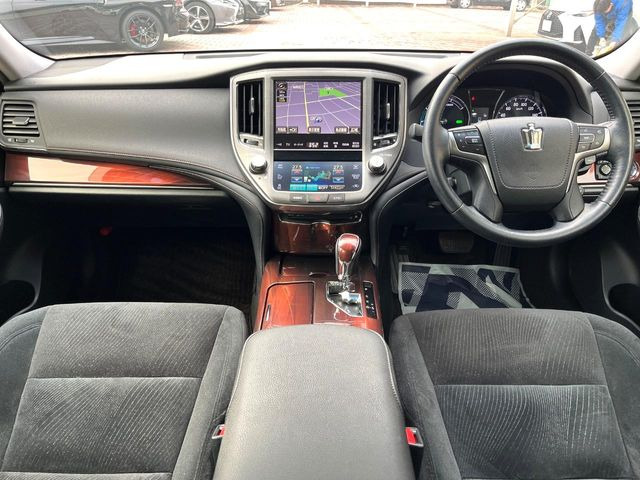 クラウンハイブリッド 2.5 ロイヤルサルーン ブラックスタイル