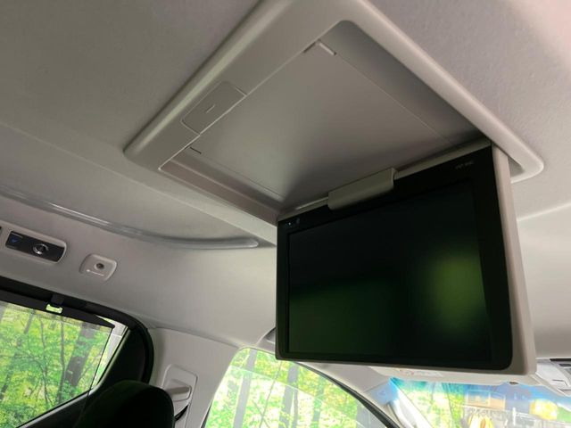 【フリップダウンモニター】大画面モニターで後席でもエンタメをお楽しみいただけます。小さなお子様にも大人気の装備です♪