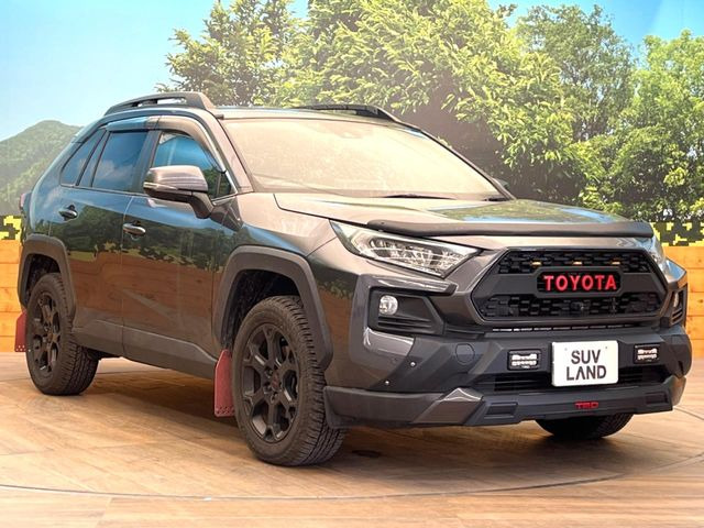 高透明度のガラス皮膜で撥水はもちろん、上質なツヤ・光沢を実現。紫外線や酸性雨から大切な愛車を保護し、色あせ・劣化を防止。「弾スプラッシュコート」、「弾プリミッサコート」からお選びいただけます。