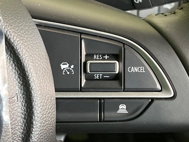 【アダプティブクルーズコントロール】高速道路での長距離走行が楽に!!自動で速度を保つクルーズコントロールが、衝突軽減システムと連携し、前方の車両を感知して車間を保つように速度調節してくれます!!