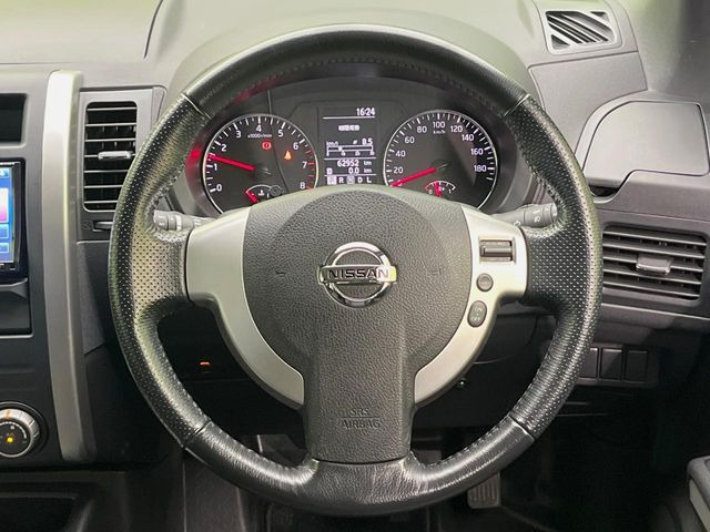 �y�����v�����X�e�A�����O�z�㎿�Ȋv���g�p���邱�ƂŁA��ɂ����������݂ƂĂ��^�]���₷���n���h���ł���