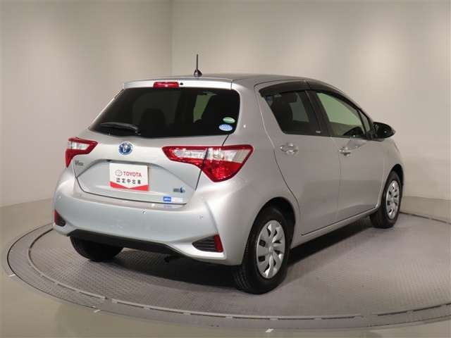 ヴィッツ1.5 ハイブリッド F セーフティ エディションIII