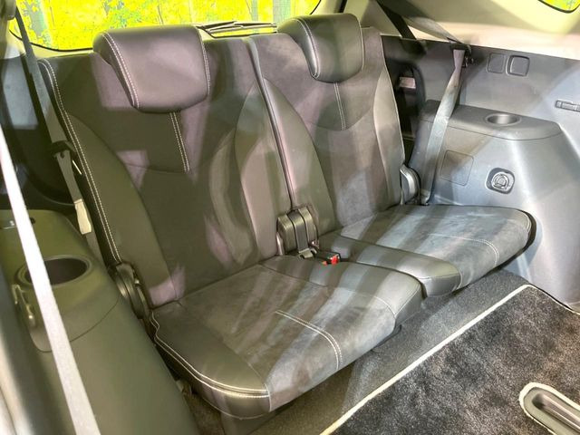 3列目シートはもちろん状態良好☆大人でもゆったりと座って頂けますので、大人数でのお出かけもラクラクです♪ご家族で、気の知れた仲間で、ドライブに行くのが楽しみですね♪