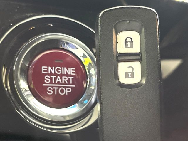 �yHonda�X�}�[�g�L�[�z�J�o����|�P�b�g�ɓ��ꂽ�܂܂ł��h�A�̎{���E�������\�ȃX�}�[�g�L�[�𑕔��B�G���W���̃I���E�I�t�����J�M�����o���K�v����������Ƃ��Ă��֗��ł���