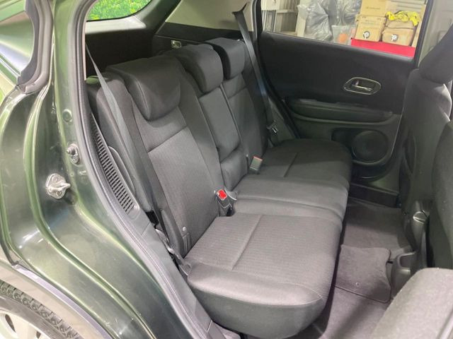 後部座席も気になるようなキズ・汚れやへたり等、大きなダメージはなく、良好な状態です。