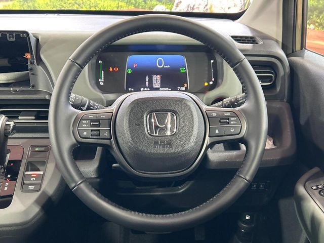 �y�����v�����X�e�A�����O�z�㎿�Ȋv���g�p���邱�ƂŁA��ɂ����������݂ƂĂ��^�]���₷���n���h���ł���