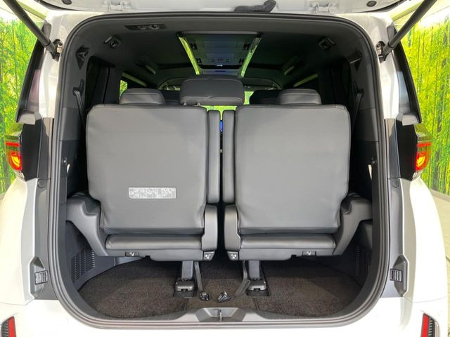 ���i�̂���������ʋ΁A���}���ɏ\���ȉ׎��X�y�[�X���m�ۂ��Ă���܂��B�T�[�h�V�[�g��|���ƁA�傫�ȉו��̐ύڂ��\�ł���