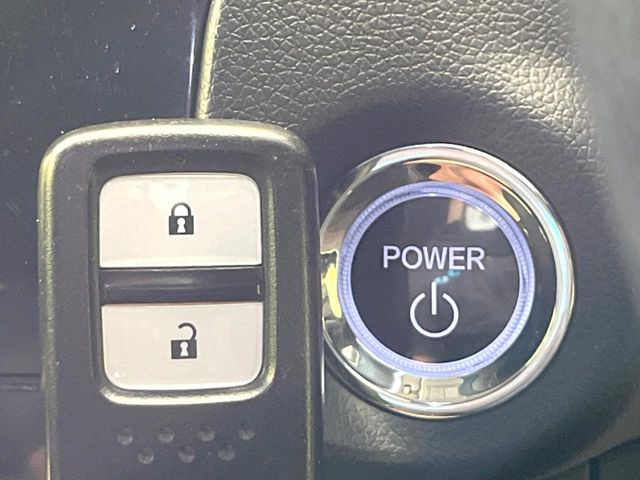 �yHonda�X�}�[�g�L�[�z�J�o����|�P�b�g�ɓ��ꂽ�܂܂ł��h�A�̎{���E�������\�ȃX�}�[�g�L�[�𑕔��B�G���W���̃I���E�I�t�����J�M�����o���K�v����������Ƃ��Ă��֗��ł���