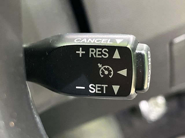 �y�N���[�Y�R���g���[���z�������H�����N���N���s�B�A�N�Z���𗣂��Ă���葬�x�ő��s���ł��A�������^�]���̕��S���y��!�����E�������ȒP�ȃX�C�b�`����Œ����ł��܂��B