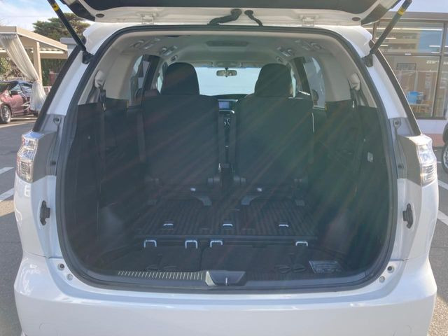 ���i�̂���������ʋ΁A���}���ɏ\���ȉ׎��X�y�[�X���m�ۂ��Ă���܂��B�Z�J���h�V�[�g��|���ƁA�傫�ȉו��̐ύڂ��\�ł���