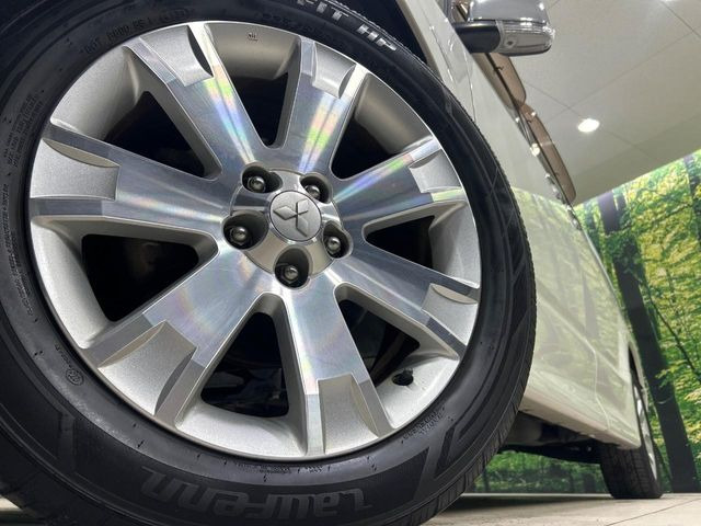 �y����18�C���`�A���~�z�C�[���z�O�ςɃ}�b�`���������A���~�z�C�[���𑕒����Ă���܂��B�e��ЊO�A���~�z�C�[����A�X�^�b�h���X�^�C�����戵�����Ă���܂��B���񂲑��k����������