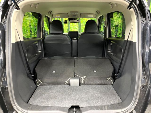 ���i�̂���������ʋ΁A���}���ɏ\���ȉ׎��X�y�[�X���m�ۂ��Ă���܂��B�Z�J���h�V�[�g��|���ƁA�傫�ȉו��̐ύڂ��\�ł���