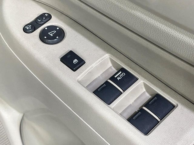 �y�d���i�[�~���[�z�T�C�h�~���[�͓d���i�[���ƂȂ��Ă���A�������ԏ�ł��L�Y�������X�N��}�����܂��B