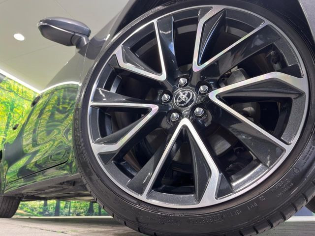 �y����18�C���`�A���~�z�C�[���z�O�ςɃ}�b�`���������A���~�z�C�[���𑕒����Ă���܂��B�e��ЊO�A���~�z�C�[����A�X�^�b�h���X�^�C�����戵�����Ă���܂��B���񂲑��k����������