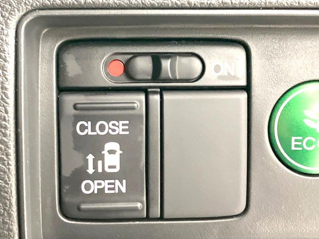 �y�p���[�X���C�h�h�A�z�X�}�[�g�L�[��^�]�Ȃ̃X�C�b�`�ŃX���C�h�h�A�̊J���\���d��������͂����ăh�A���J����K�v�������A���������q�l�ł��A�d���ו��������Ă��鎞�����N�ɊJ���߂ł��܂���