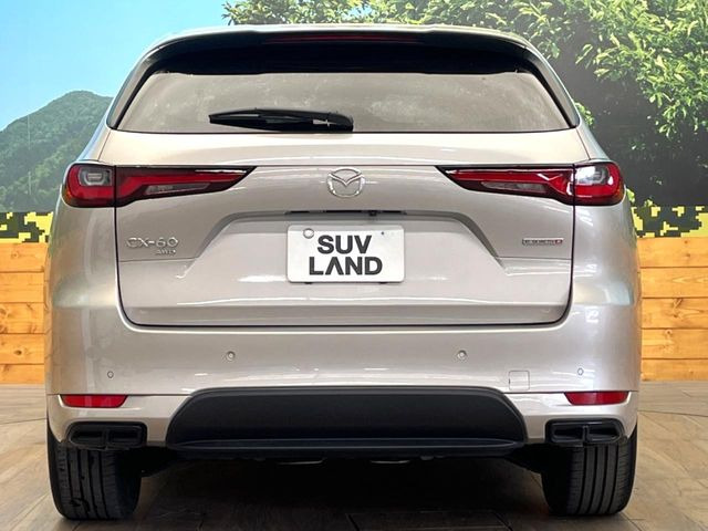 安心の最長10年・走行無制限保証(有償)をご用意。保証内容も充実はもちろん、無料点検&オイル交換や、年中無休の全国・24時間ロードサービスも付帯されておりますのでご安心下さい。