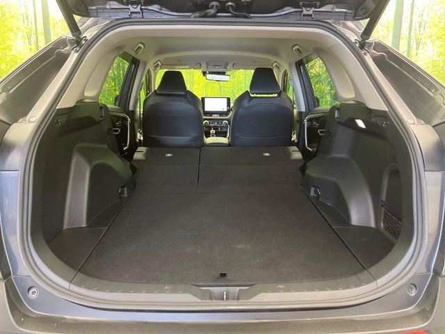 普段のお買い物や通勤、送迎等に十分な荷室スペースを確保しております。セカンドシートを倒すと、大きな荷物の積載も可能です♪