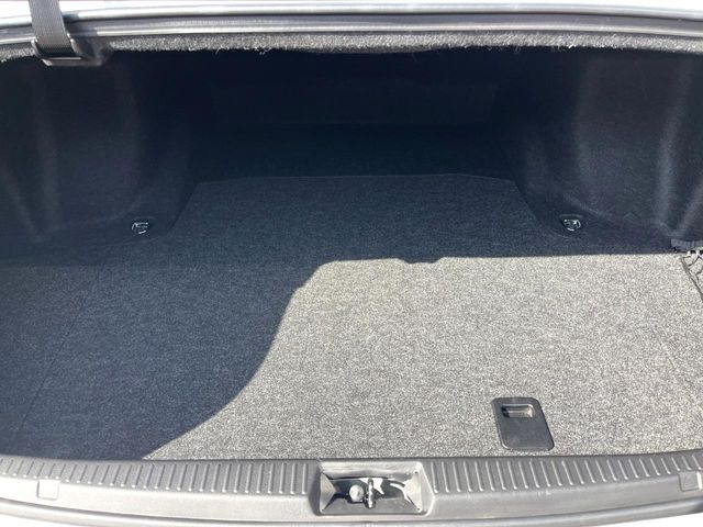 ���i�̂���������ʋ΁A���}���ɏ\���ȉ׎��X�y�[�X���m�ۂ��Ă���܂��B