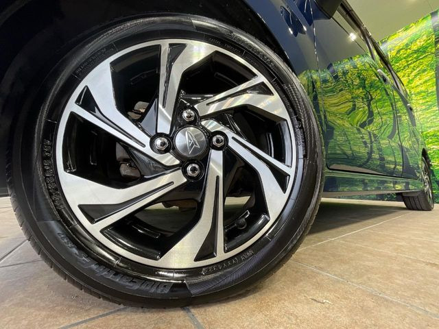 �y����15�C���`�A���~�z�C�[���z�O�ςɃ}�b�`���������A���~�z�C�[���𑕒����Ă���܂��B�e��ЊO�A���~�z�C�[����A�X�^�b�h���X�^�C�����戵�����Ă���܂��B���񂲑��k����������