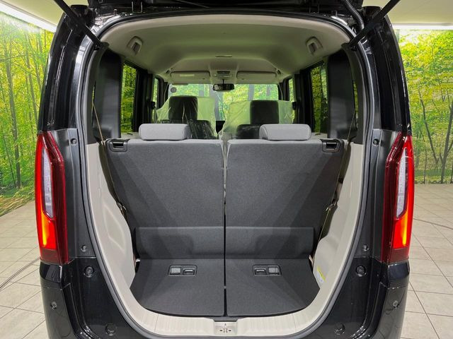 ���i�̂���������ʋ΁A���}���ɏ\���ȉ׎��X�y�[�X���m�ۂ��Ă���܂��B�Z�J���h�V�[�g��|���ƁA�傫�ȉו��̐ύڂ��\�ł���