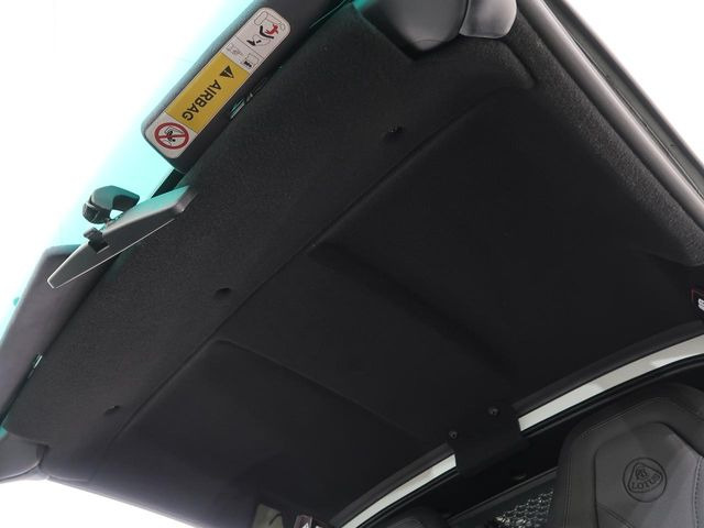 天井内張の状態も良く、シミ・汚れなどありません。またタバコ臭やペット臭等も感じられませんので、快適にお使いいただけます。