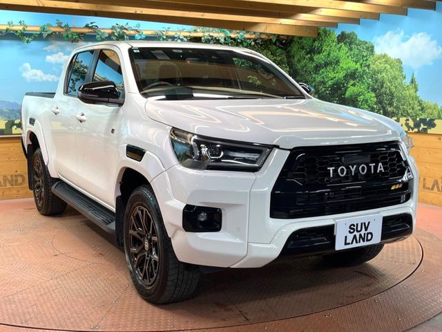 高透明度のガラス皮膜で撥水はもちろん、上質なツヤ・光沢を実現。紫外線や酸性雨から大切な愛車を保護し、色あせ・劣化を防止。「弾スプラッシュコート」、「弾プリミッサコート」からお選びいただけます。