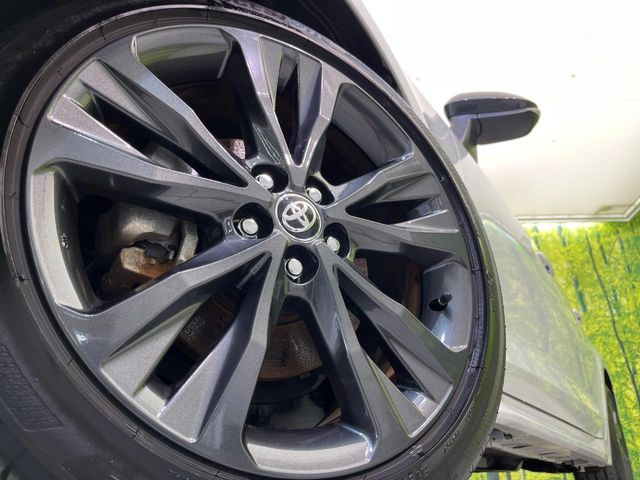 【純正17インチアルミホイール】外観にマッチした純正アルミホイールを装着しております。各種社外アルミホイールや、スタッドレスタイヤも取扱いしております。是非ご相談ください♪