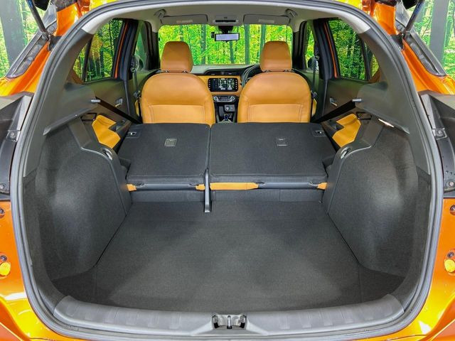 ���i�̂���������ʋ΁A���}���ɏ\���ȉ׎��X�y�[�X���m�ۂ��Ă���܂��B�Z�J���h�V�[�g��|���ƁA�傫�ȉו��̐ύڂ��\�ł���