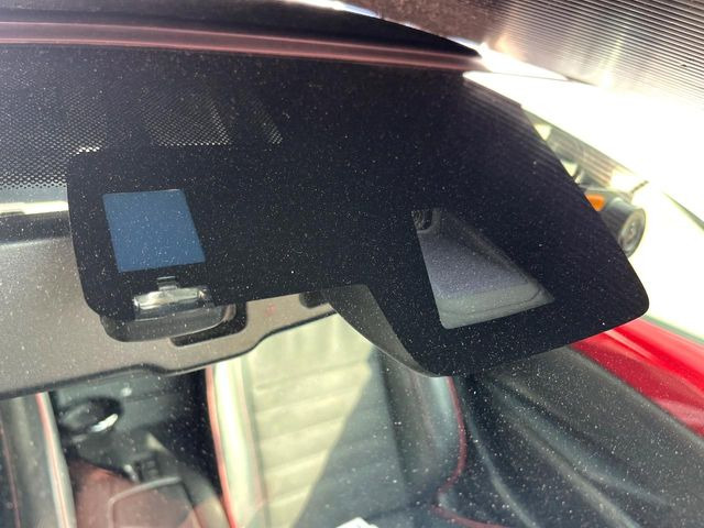 �y�X�}�[�g�u���[�L�T�|�[�g�z���s���ɑO���̎ԗ�����F�����A�Փ˂������Ȏ��͌x��ƃu���[�L�ŏՓˉ���Ɣ�Q�y�����A�V�X�g�B�����S�Ƀh���C�u�����y���݂��������܂��B