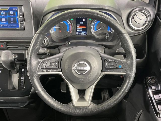 �y�����v�����X�e�A�����O�z�㎿�Ȋv���g�p���邱�ƂŁA��ɂ����������݂ƂĂ��^�]���₷���n���h���ł���