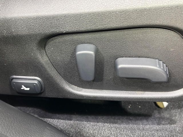 【パワーシート】スイッチ一つで簡単にシートの微調整が可能!電動だから力もいりません!快適なシートポジションにセットして、快適なドライブをお楽しみください。