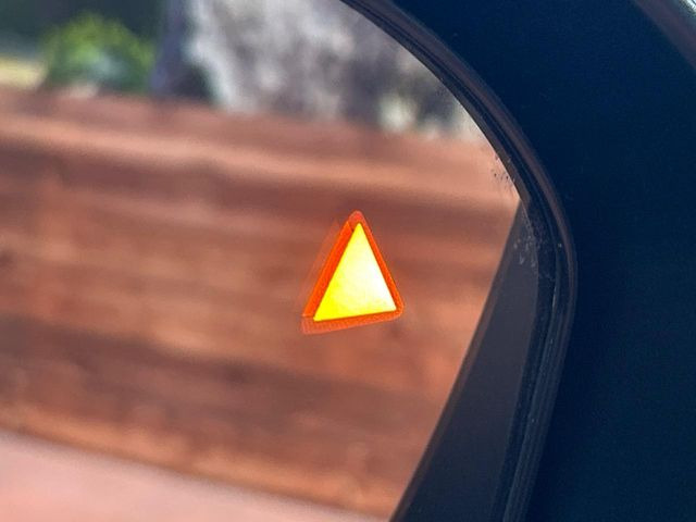 �y������p���m�z���s���A�h�A�~���[�̎��p�ɂȂ�₷���ӏ��Ɍ㑱�Ԃ��ڋ߂���ƃT�C�h�~���[�t�߂Ɍx����\���A�h���C�o�[�ɒ��ӊ��N�����Ă���܂��B